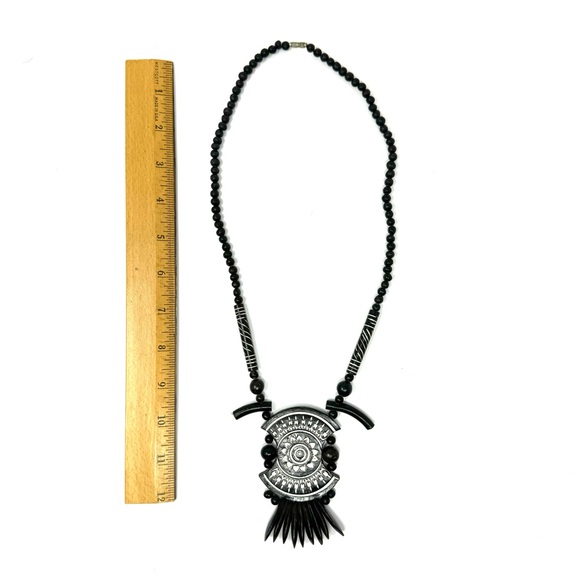 Tribal wood necklace - Picture 8 of 9